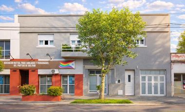 Casa de tres dormitorios con local comercial y quincho | San Carlos de Bolívar