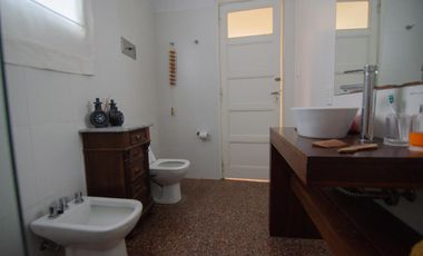 Casa de tres dormitorios con local comercial y quincho | San Carlos de Bolívar