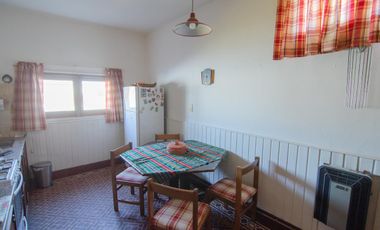 Casa de tres dormitorios con local comercial y quincho | San Carlos de Bolívar