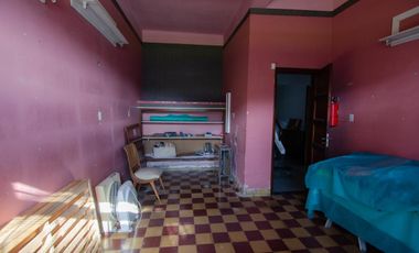 Casa de tres dormitorios con local comercial y quincho | San Carlos de Bolívar
