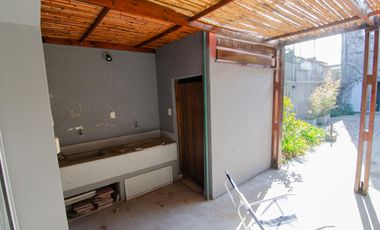 Casa de tres dormitorios con local comercial y quincho | San Carlos de Bolívar