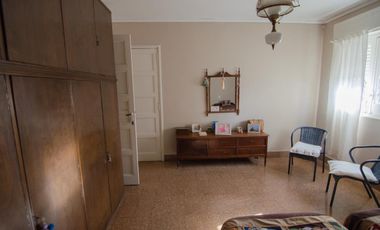 Casa de tres dormitorios con local comercial y quincho | San Carlos de Bolívar
