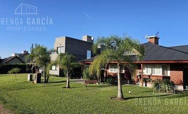 Casa En Venta En Barrio Cerrado