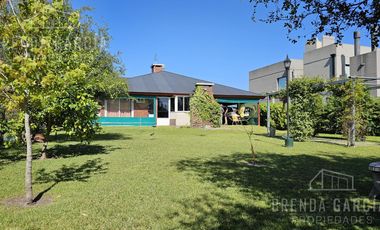 Casa En Venta En Barrio Cerrado