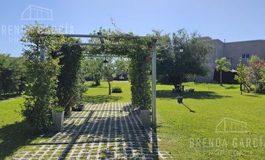 Casa En Venta En Barrio Cerrado