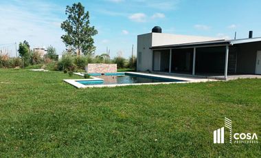 Venta Casa 2 dormitorios con jardín y piscina Oliveros Santa Fe