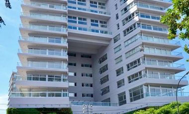 Venta  departamento de 4 ambientes con cochera - Olivos