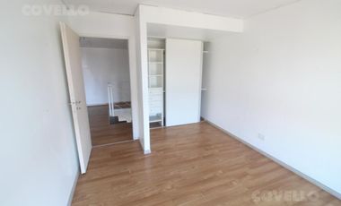 Venta  departamento de 4 ambientes con cochera - Olivos