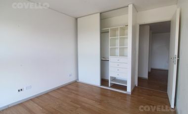 Venta  departamento de 4 ambientes con cochera - Olivos