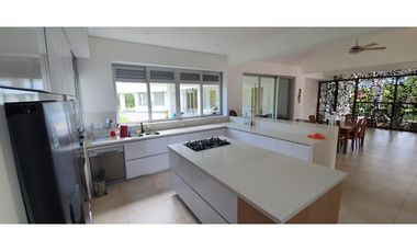 VENDO CASA CAMPESTRE, CONDOMINIO SANTA TERESITA.