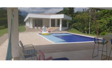 VENDO CASA CAMPESTRE, CONDOMINIO SANTA TERESITA.