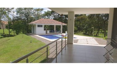 VENDO CASA CAMPESTRE, CONDOMINIO SANTA TERESITA.