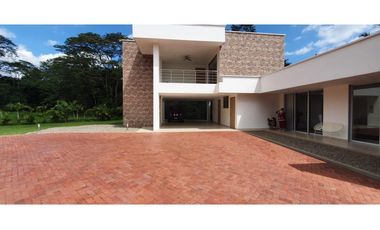 VENDO CASA CAMPESTRE, CONDOMINIO SANTA TERESITA.