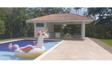 VENDO CASA CAMPESTRE, CONDOMINIO SANTA TERESITA.