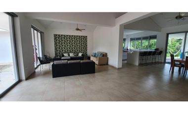 VENDO CASA CAMPESTRE, CONDOMINIO SANTA TERESITA.
