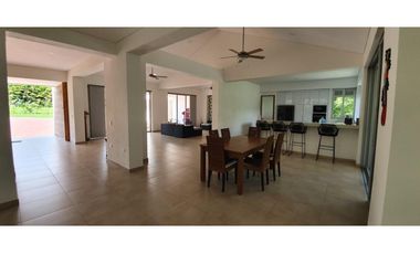 VENDO CASA CAMPESTRE, CONDOMINIO SANTA TERESITA.