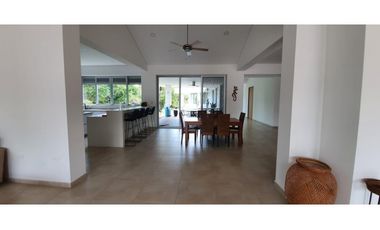 VENDO CASA CAMPESTRE, CONDOMINIO SANTA TERESITA.