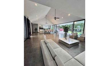 Arriendo Casa espectacular en Villavicencio, Hacienda la primavera, Vereda el Cairo.