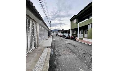 Vendo Casa en Villavicencio de dos plantas, barrio La Esperanza.
