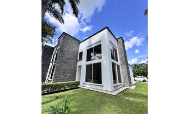 Vendo Casa en Villavicencio, Condominio Campestre la Florida.