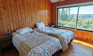 CASA 4 DORMITORIOS CON VISTA AL LAGO Y VOLCANES EN TOTORAL
