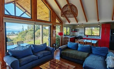 CASA 4 DORMITORIOS CON VISTA AL LAGO Y VOLCANES EN TOTORAL