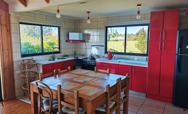 CASA 4 DORMITORIOS CON VISTA AL LAGO Y VOLCANES EN TOTORAL