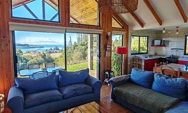 CASA 4 DORMITORIOS CON VISTA AL LAGO Y VOLCANES EN TOTORAL