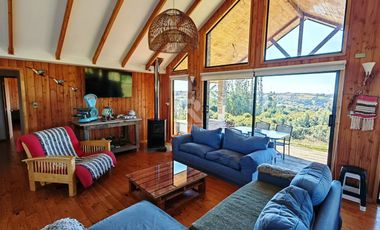 CASA 4 DORMITORIOS CON VISTA AL LAGO Y VOLCANES EN TOTORAL