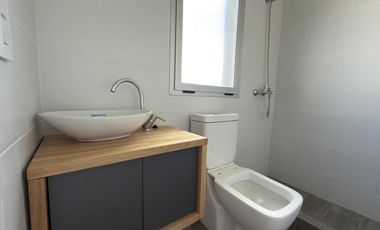 Casa en Venta 4 amb a la Laguna Barrio San Sebastian G.B.A Zona Norte