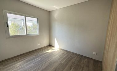 Casa en Venta 4 amb a la Laguna Barrio San Sebastian G.B.A Zona Norte