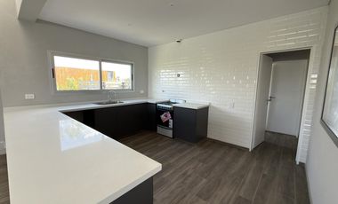 Casa en Venta 4 amb a la Laguna Barrio San Sebastian G.B.A Zona Norte
