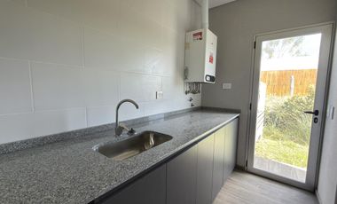 Casa en Venta 4 amb a la Laguna Barrio San Sebastian G.B.A Zona Norte