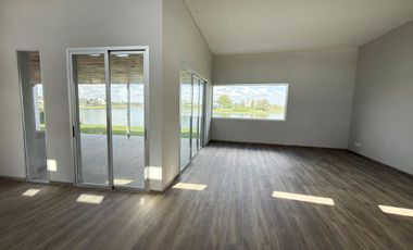 Casa en Venta 4 amb a la Laguna Barrio San Sebastian G.B.A Zona Norte