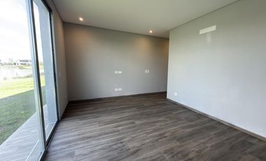Casa en Venta 4 amb a la Laguna Barrio San Sebastian G.B.A Zona Norte