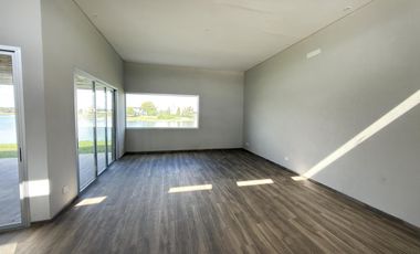 Casa en Venta 4 amb a la Laguna Barrio San Sebastian G.B.A Zona Norte