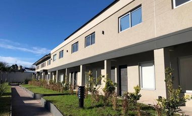 DUPLEX EN COMPLEJO DE CATEGORIA