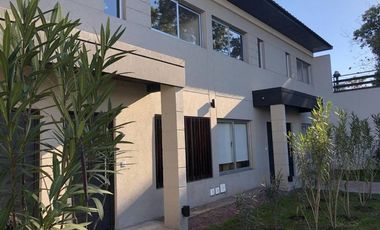 DUPLEX EN COMPLEJO DE CATEGORIA