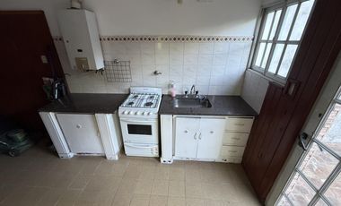 Casa 3 ambientes con Cochera y Patio en Venta - Wilde