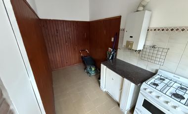 Casa 3 ambientes con Cochera y Patio en Venta - Wilde
