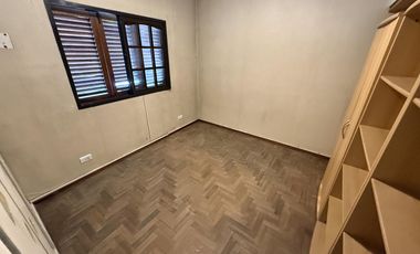 Casa 3 ambientes con Cochera y Patio en Venta - Wilde