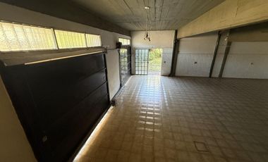 Casa 3 ambientes con Cochera y Patio en Venta - Wilde