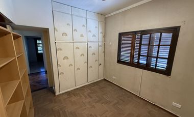 Casa 3 ambientes con Cochera y Patio en Venta - Wilde