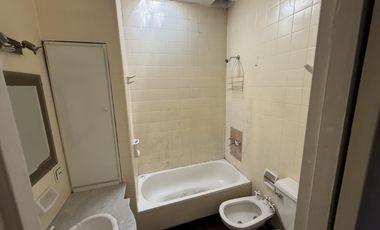 Casa 3 ambientes con Cochera y Patio en Venta - Wilde
