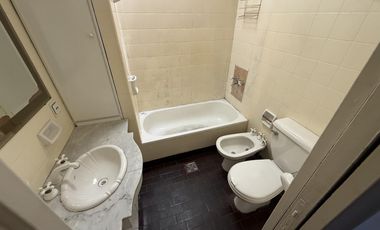 Casa 3 ambientes con Cochera y Patio en Venta - Wilde