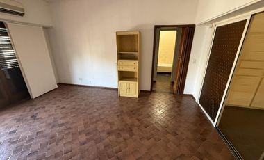Casa 3 ambientes con Cochera y Patio en Venta - Wilde