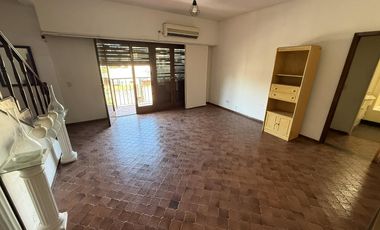 Casa 3 ambientes con Cochera y Patio en Venta - Wilde