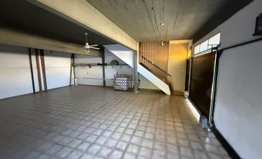 Casa 3 ambientes con Cochera y Patio en Venta - Wilde