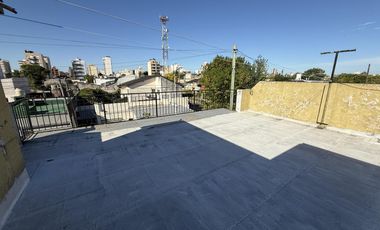 Casa 3 ambientes con Cochera y Patio en Venta - Wilde