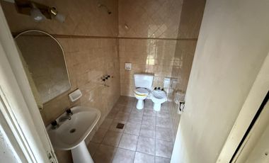 Casa 3 ambientes con Cochera y Patio en Venta - Wilde